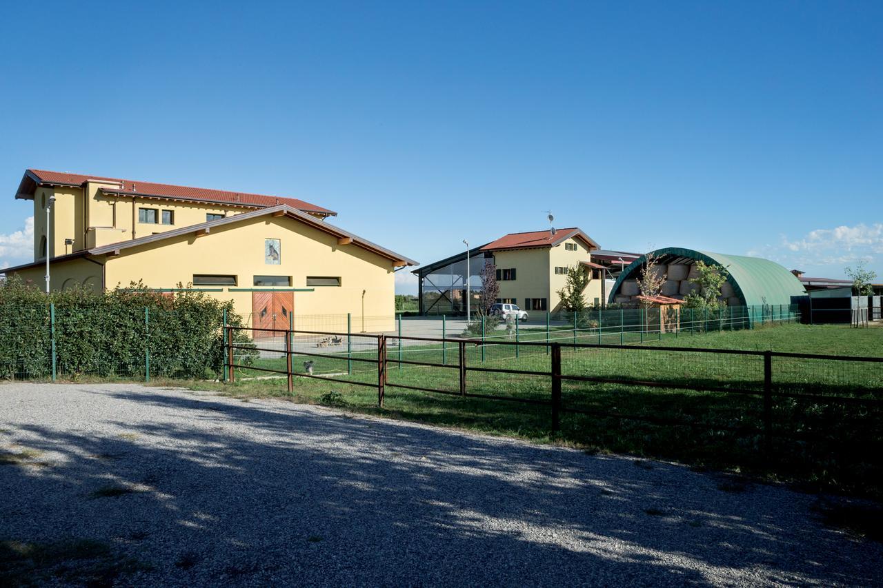 Agriturismo Camisi Qh Cambiago Bagian luar foto